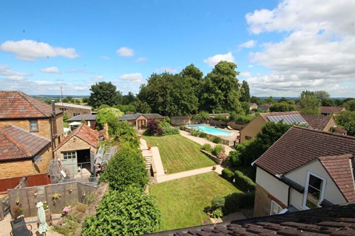 3 Bedroom Flat To Rent In Main Street, Martock, TA12