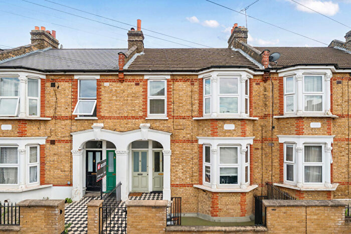 2 Bedroom Apartment For Sale In Shorndean Street, London, SE6