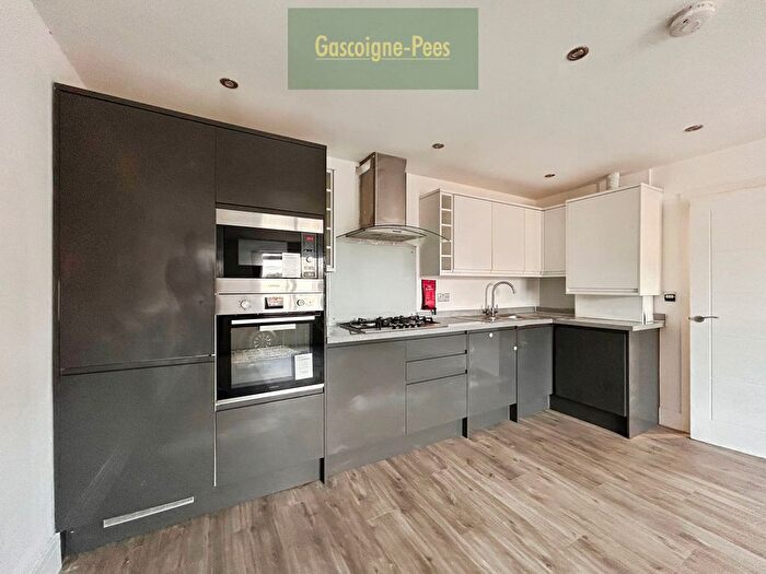 2 Bedroom Property To Rent In Victoria Road, Aldershot, GU11