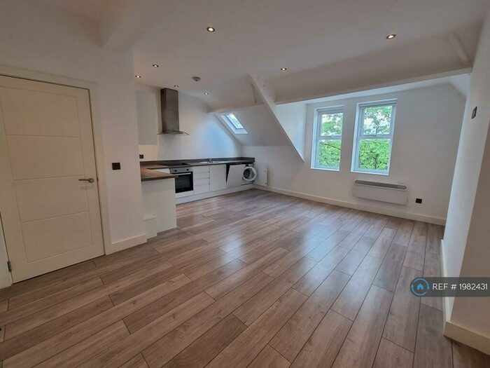 2 Bedroom Flat To Rent In Talbot Road, Old Trafford, Manchester, M16