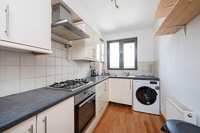 3 Bedroom Flat For Sale In Stean Street, Haggerston, London, E8