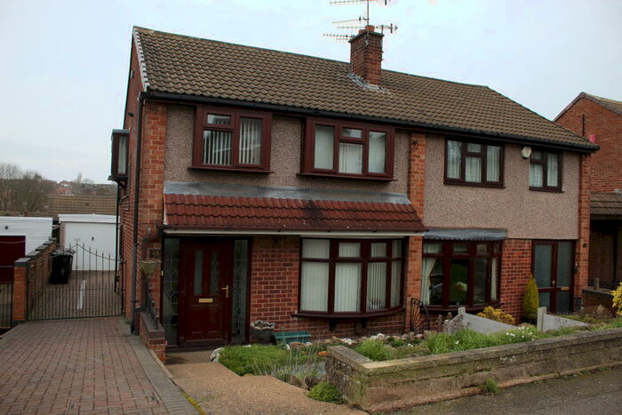 3 Bedroom Semi-Detached House To Rent In Howbeck Road, NG5