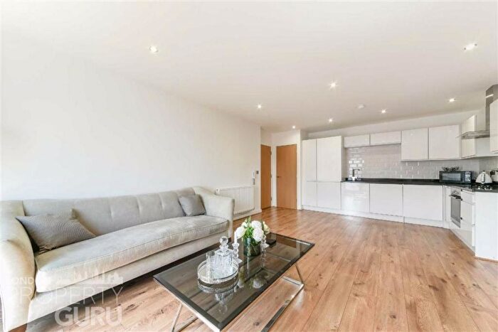 2 Bedroom Flat To Rent In Spur House, London, SW19