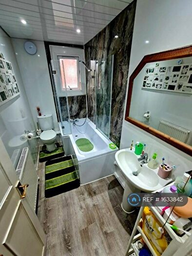 2 Bedroom Flat To Rent In Grovelands Road, Reading, RG30