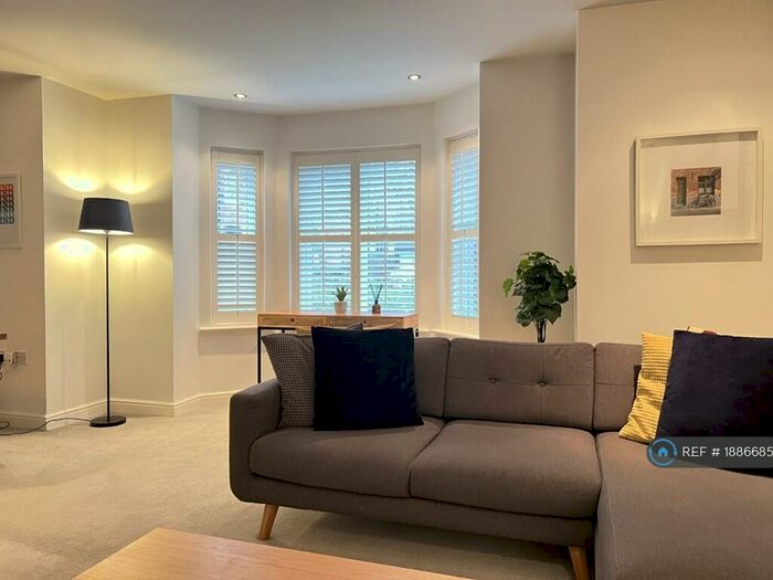 2 Bedroom Flat To Rent In Stanley Road, Whalley Range, Manchester, M16