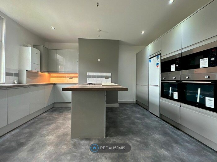 3 Bedroom Semi-Detached House To Rent In Elland Road, Morley, Leeds, LS27