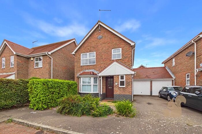 3 Bedroom Link Detached House For Sale In Sawkins Close, Langenhoe, Colchester, CO5