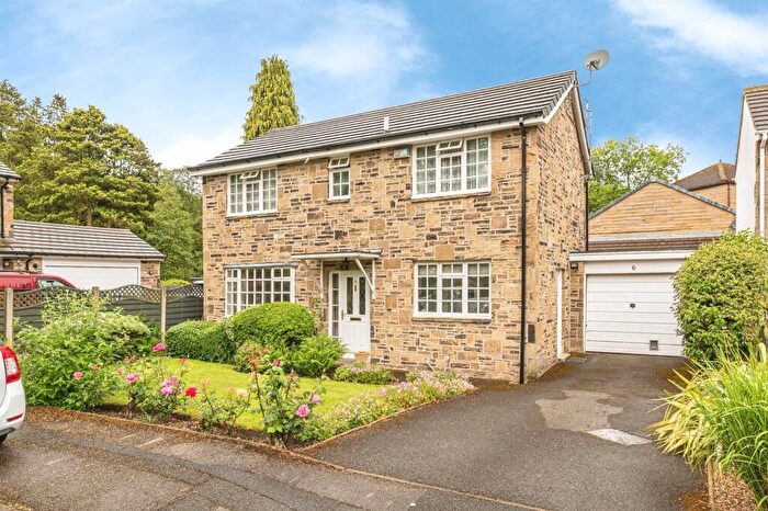 3 Bedroom Detached House For Sale In Holmeside Close, Huddersfield, HD4