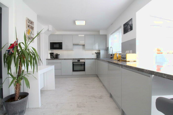 3 Bedroom Semi-Detached House To Rent In Norrington Road, ME15