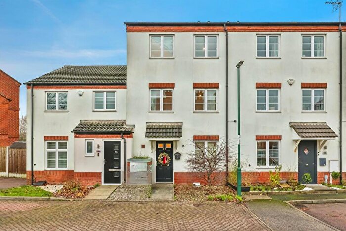 4 Bedroom End Of Terrace House For Sale In Highbury Avenue, Nottingham, NG6