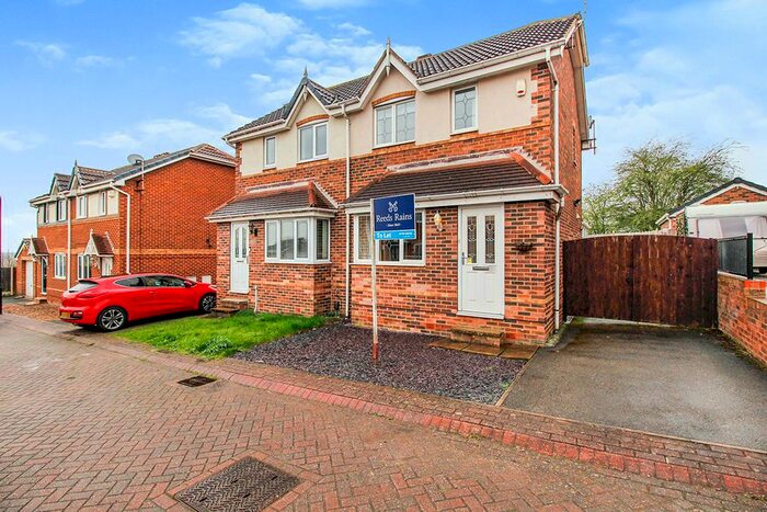 2 Bedroom Detached House To Rent In Olivers Way, Catcliffe, Rotherham, South Yorkshire, S60