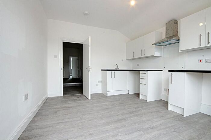 2 Bedroom Flat To Rent In Hertford Road, Enfield, EN3