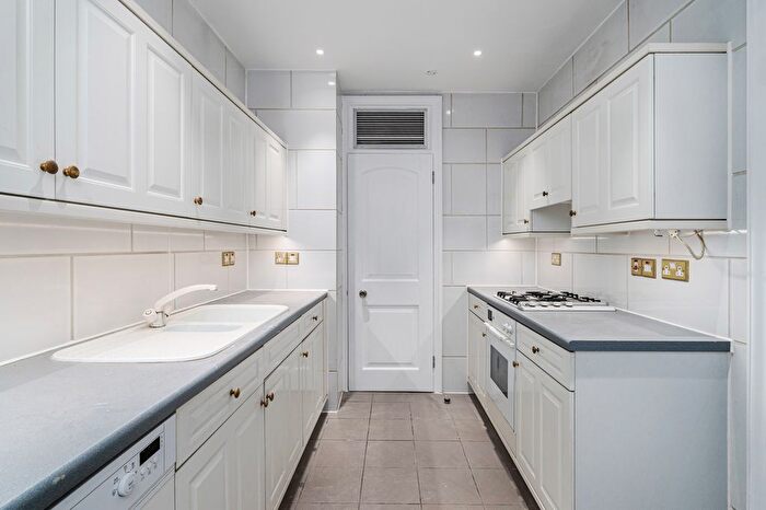 3 Bedroom Flat To Rent In Ormond Yard, St. James's, London, SW1Y
