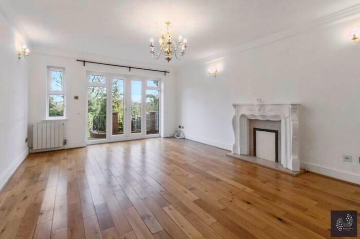 4 Bedroom Property To Rent In Southway, London, N20