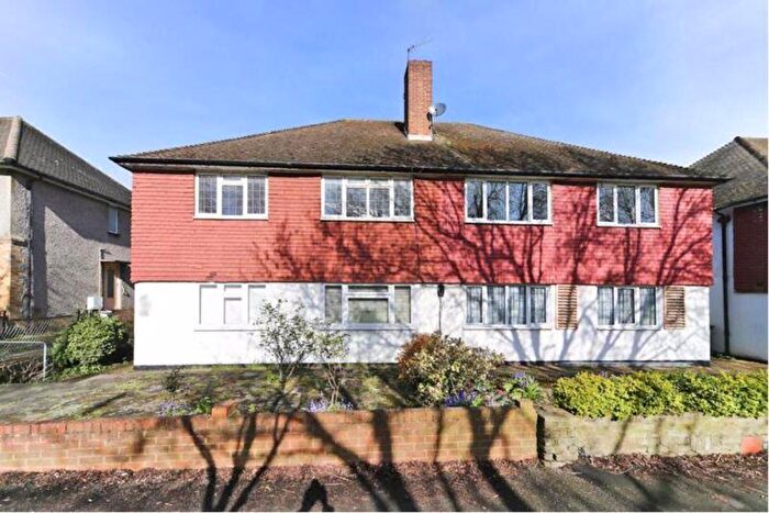 3 Bedroom Flat To Rent In Epsom Road, Sutton, SM3