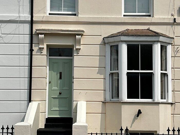 1 Bedroom Flat To Rent In Whitstable Road, Canterbury Ref -, CT2