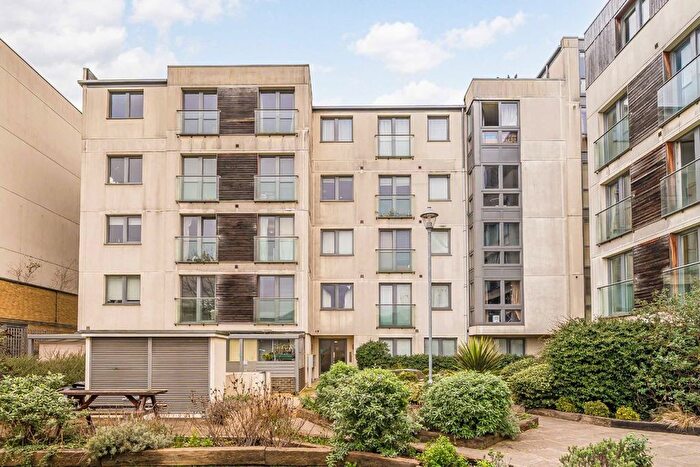1 Bedroom Flat To Rent In Garden Road, Richmond, TW9