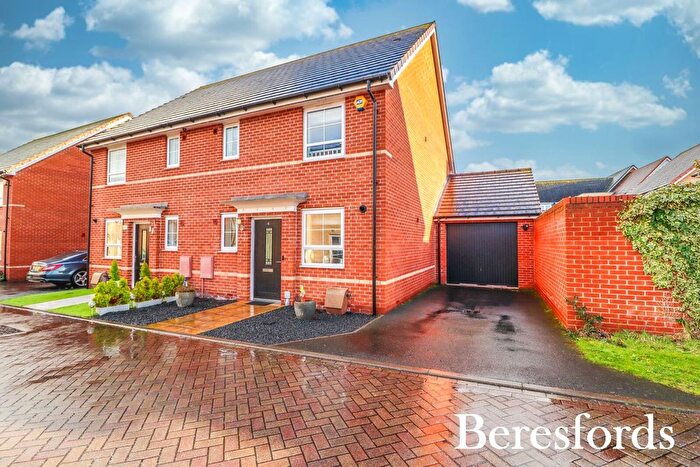 3 Bedroom Semi-detached House For Sale In Addington Close, Stanford-Le-Hope, SS17