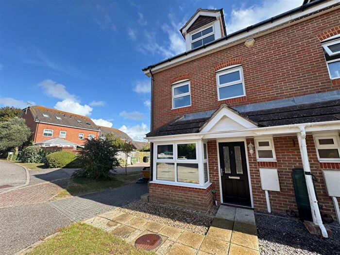 4 Bedroom Semi-Detached House To Rent In St Marys Close, Seaford, BN25