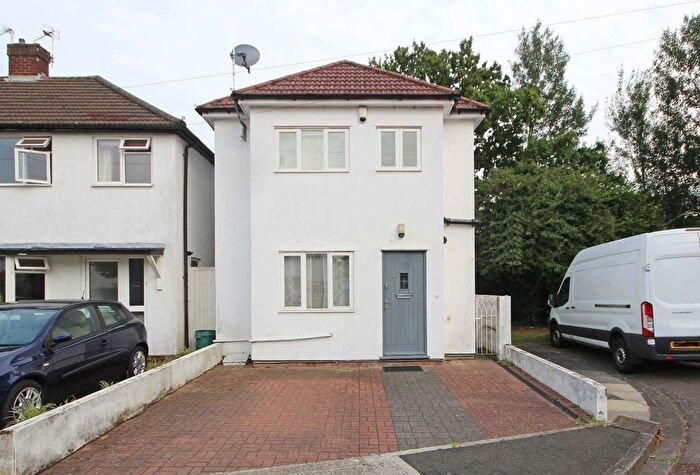 3 Bedroom Property To Rent In Ringwood Way, Hampton Hill, TW12