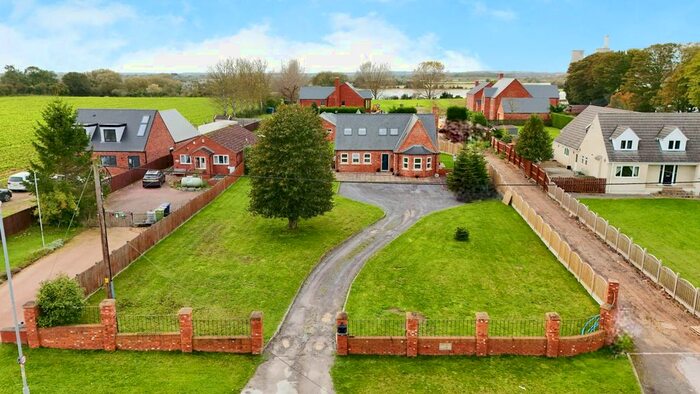 4 Bedroom Detached House For Sale In Newark Road, Torksey Lock, Lincoln, LN1