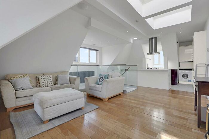 2 Bedroom Flat To Rent In Chatsworth Road, London, NW2