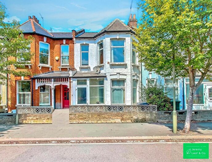 4 Bedroom Property For Sale In Huntingdon Road, London, N2