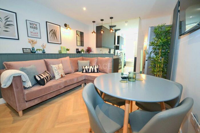 4 Bedroom Terraced House To Rent In London Road, Reading, RG1