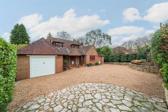 4 Bedroom Detached House To Rent In Pine View Close, Haslemere, GU27