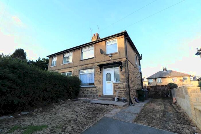 3 Bedroom Semi-Detached House To Rent In Elwyn Grove, Bradford BD5