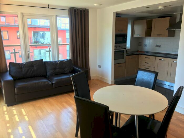 2 Bedroom Flat To Rent In Woolwich Church Road, Woolwich, London, Woolwich, SE18