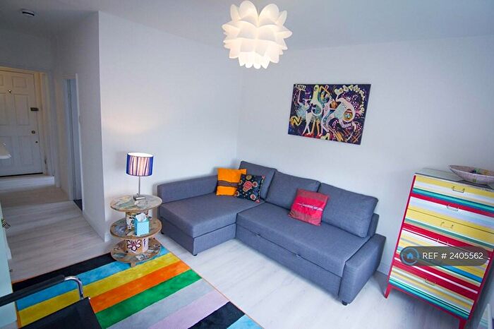 Studio To Rent In Muswell Hill Rd, London, N10