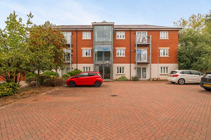 2 Bedroom Flat For Sale In Brock Grove, Oxford, Oxfordshire, OX2