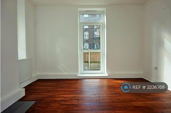 3 Bedroom Flat To Rent In Homerton Road, London, E9