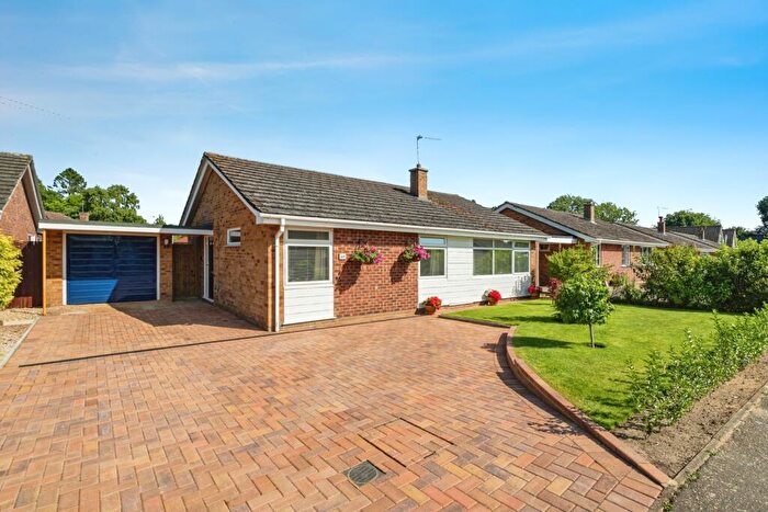3 Bedroom Bungalow For Sale In Two Saints Close, Hoveton, Norwich, NR12