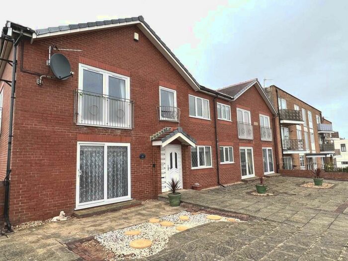 Houses for sale & to rent in FY4 2JD, Highfield Road, Squires Gate