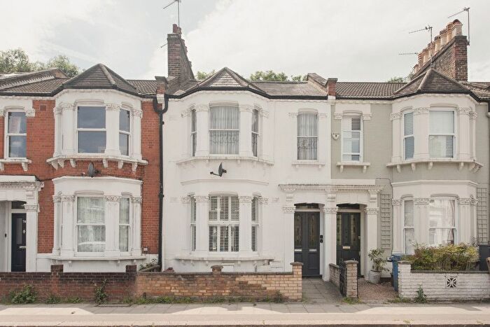 2 Bedroom Flat For Sale In Ivydale Road, Nunhead, SE15