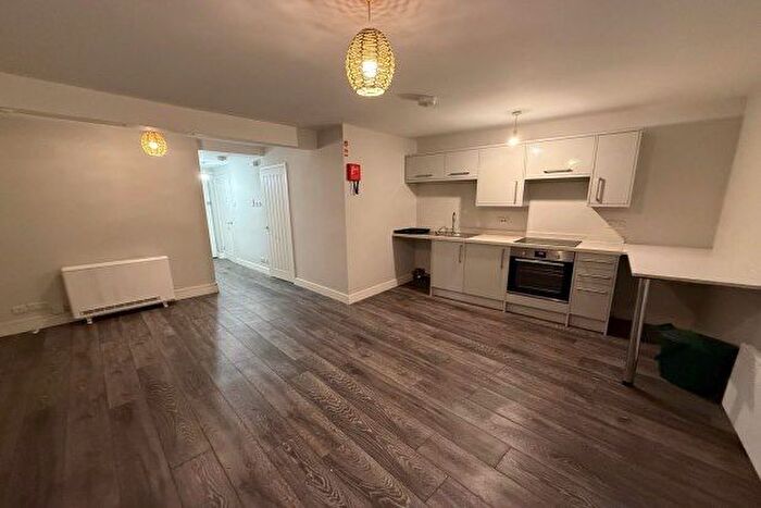 1 Bedroom Flat To Rent In - Chester Road, Yr Wyddgrug, CH7