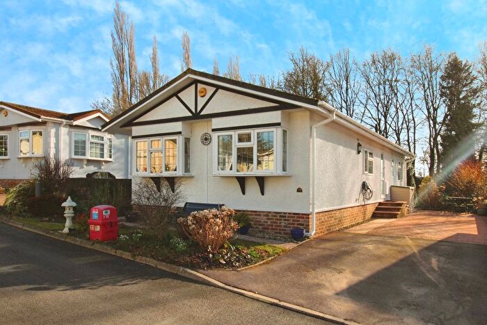 2 Bedroom Mobile/park Home For Sale In Roecliffe Park, Roecliffe, York, YO51