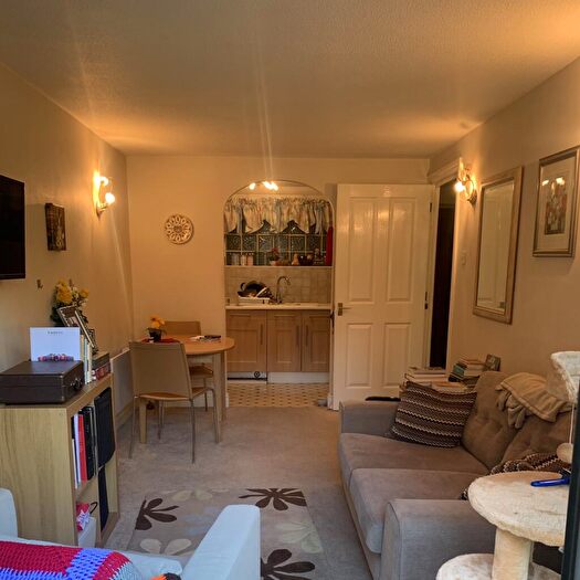 1 Bedroom Flat To Rent In Kings Court - Cox St, City Centre, West Midlands, B3
