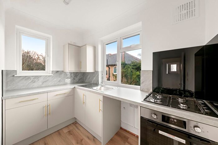 2 Bedroom Maisonette For Sale In Petworth Close, Northolt, UB5