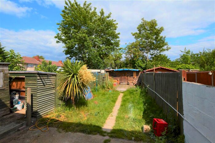 2 Bedroom Maisonette To Rent In Stafford Avenue, Farnham Royal, Slough, SL2