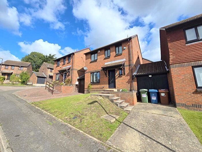 3 Bedroom Detached House For Sale In Daventer Drive, Stanmore, HA7