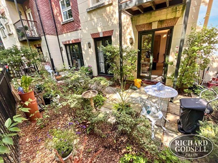 2 Bedroom Retirement Property For Sale In Christchurch Town Centre, BH23