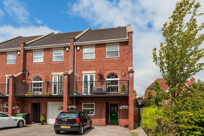 4 Bedroom Mews House To Rent In Hunts Field Close, Lymm, WA13