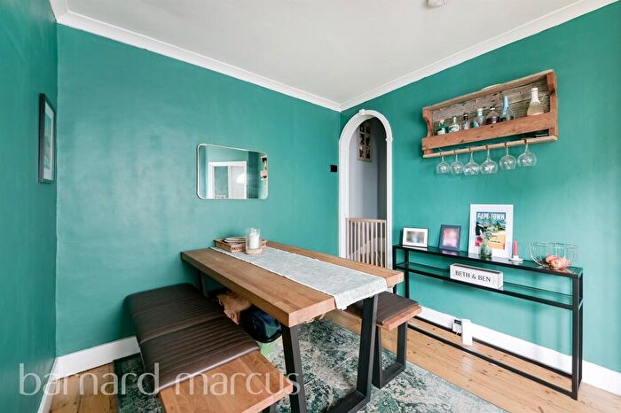 3 Bedroom Semi Detached House For Sale In Sutton Common Road, Sutton, SM3