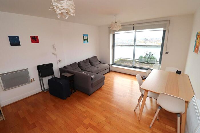 3 Bedroom Flat To Rent In Regents Park Road, Chalk Farm, NW1