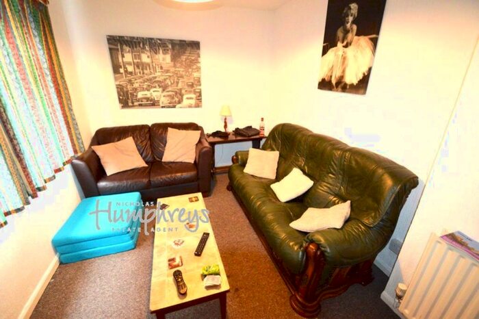 5 Bedroom House To Rent In Comet Road, AL10