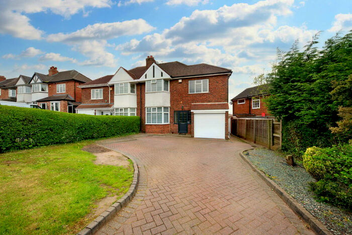3 Bedroom Semi-Detached House For Sale In Kingsbury Road, Curdworth, Sutton Coldfield, B76