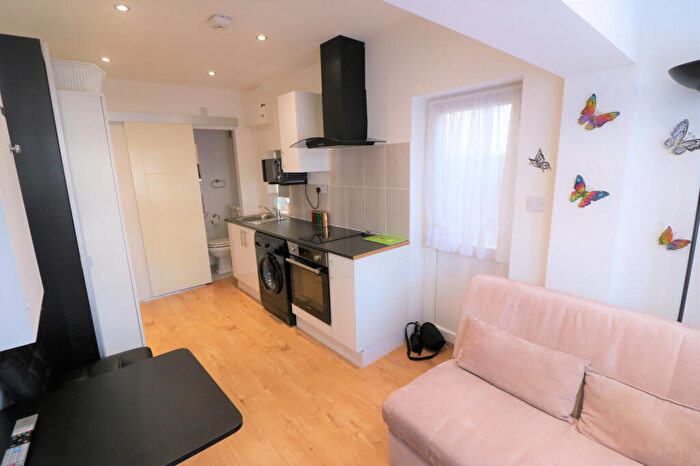 Studio To Rent In Wanstead Park Road, Ilford, Essex, IG1